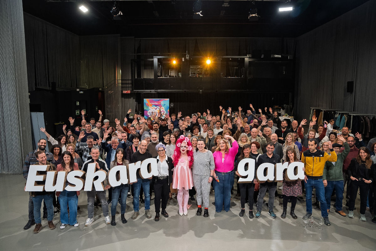 Emozioek eta aldarrikapenek bete dute 24. Korrikaren aurkezpen soziala Bilbon